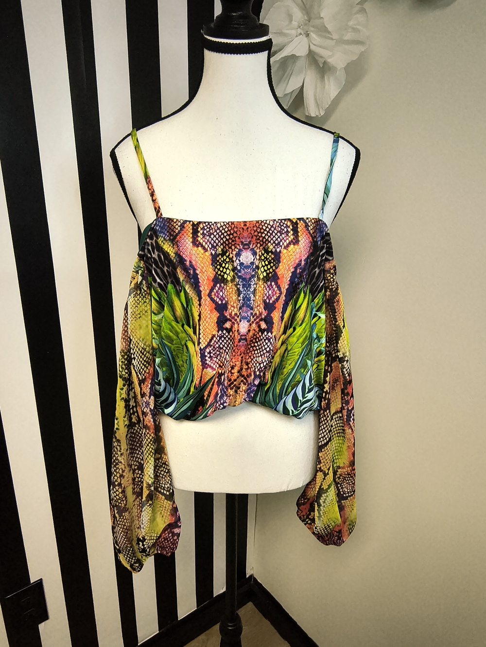 Venus Cold-Shoulder Cropped Print Top in Multicolor Size S - Picture 2 of 4